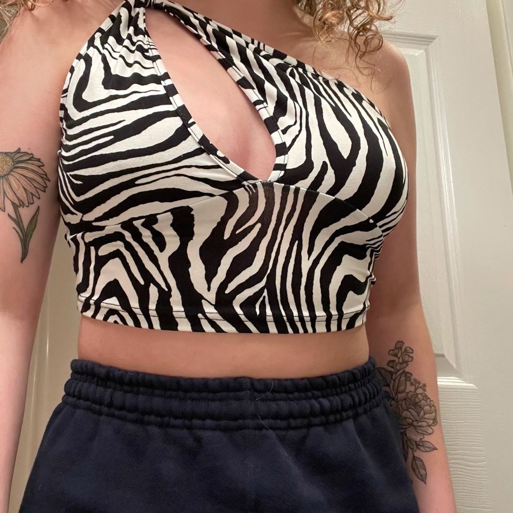 White/black zebra print crop top